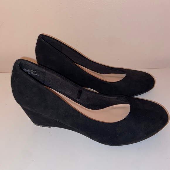 Seychelles Women Black Faux Suede Round Toe Wedge Heel Pumps Size 7 W - Picture 2 of 12